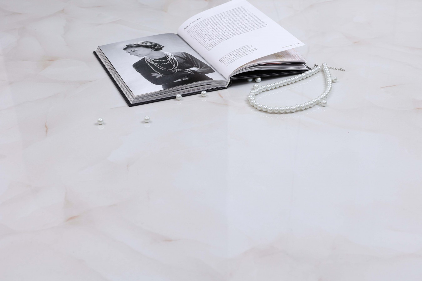 Плитка напольная 60x60 8мм Brais White Glossy полированная бежевый Realistik Плитка напольная 60x60 8мм Brais White Glossy полированная бежевый Realistik