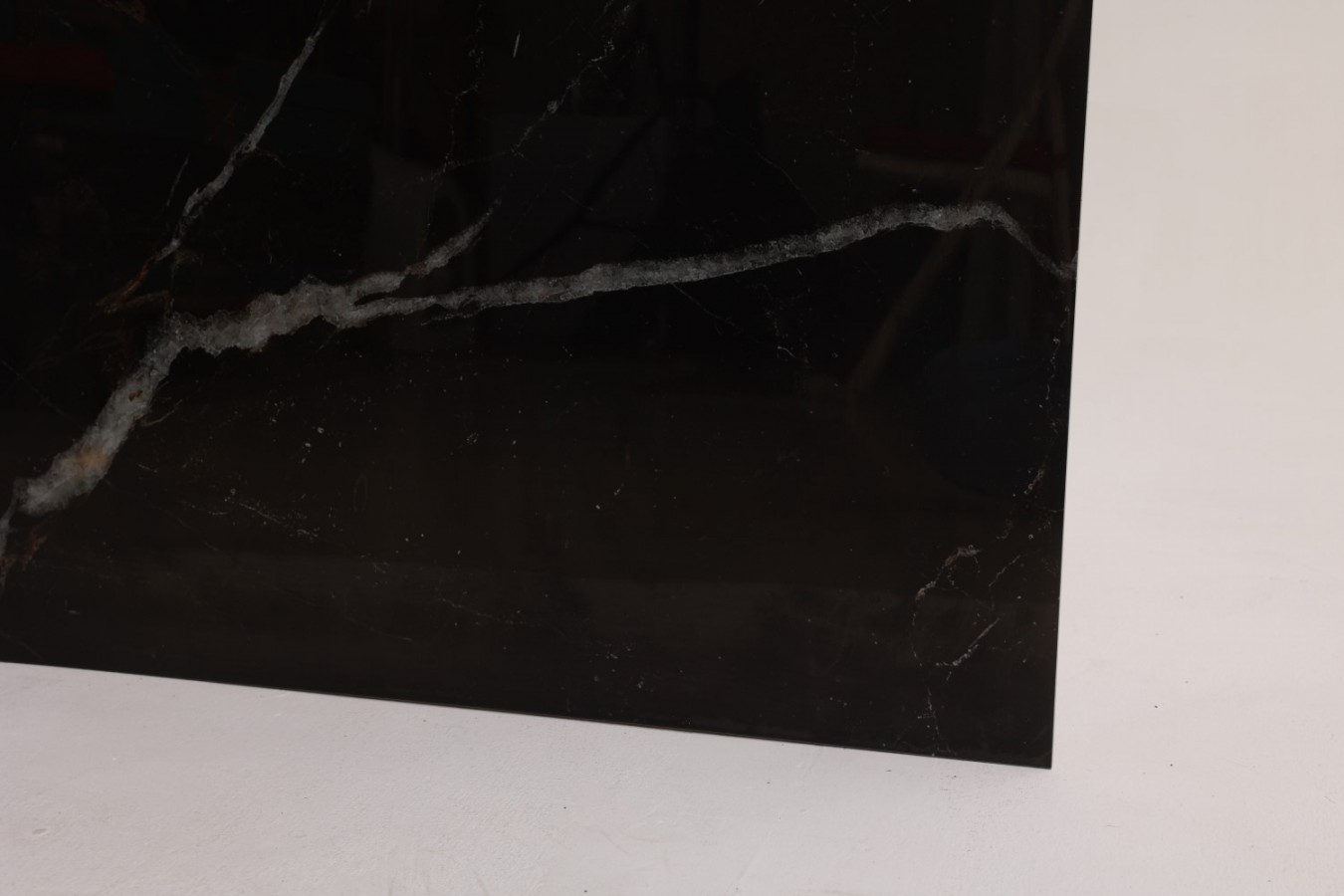 Плитка настенная 120x60 9мм Ройял черный зеркальный глянец 1.44 полированная белый Realistik Плитка настенная 120x60 9мм Ройял черный зеркальный глянец 1.44 полированная белый Realistik