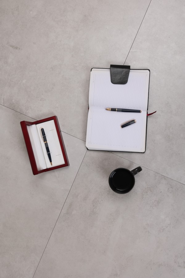 Плитка напольная 60x60 9мм Цемент серый матовый матовая серый Realistik Плитка напольная 60x60 9мм Цемент серый матовый матовая серый Realistik