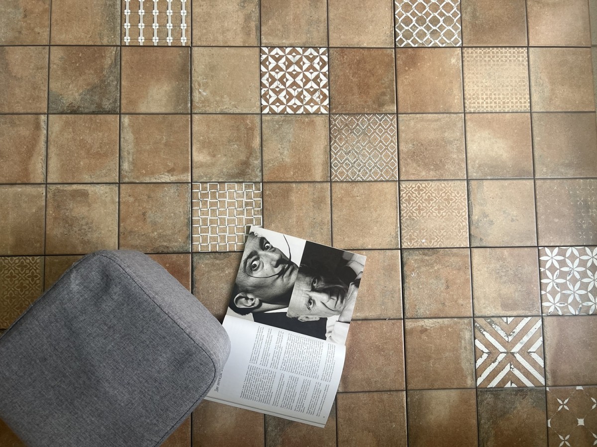 Плитка настенная 45x45 9мм Куб Квинта Котто каррара матовая коричневый La Platera Плитка настенная 45x45 9мм Куб Квинта Котто каррара матовая коричневый La Platera