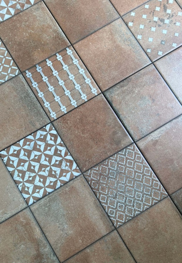 Плитка настенная 45x45 9мм Куб Квинта Котто каррара матовая коричневый La Platera Плитка настенная 45x45 9мм Куб Квинта Котто каррара матовая коричневый La Platera